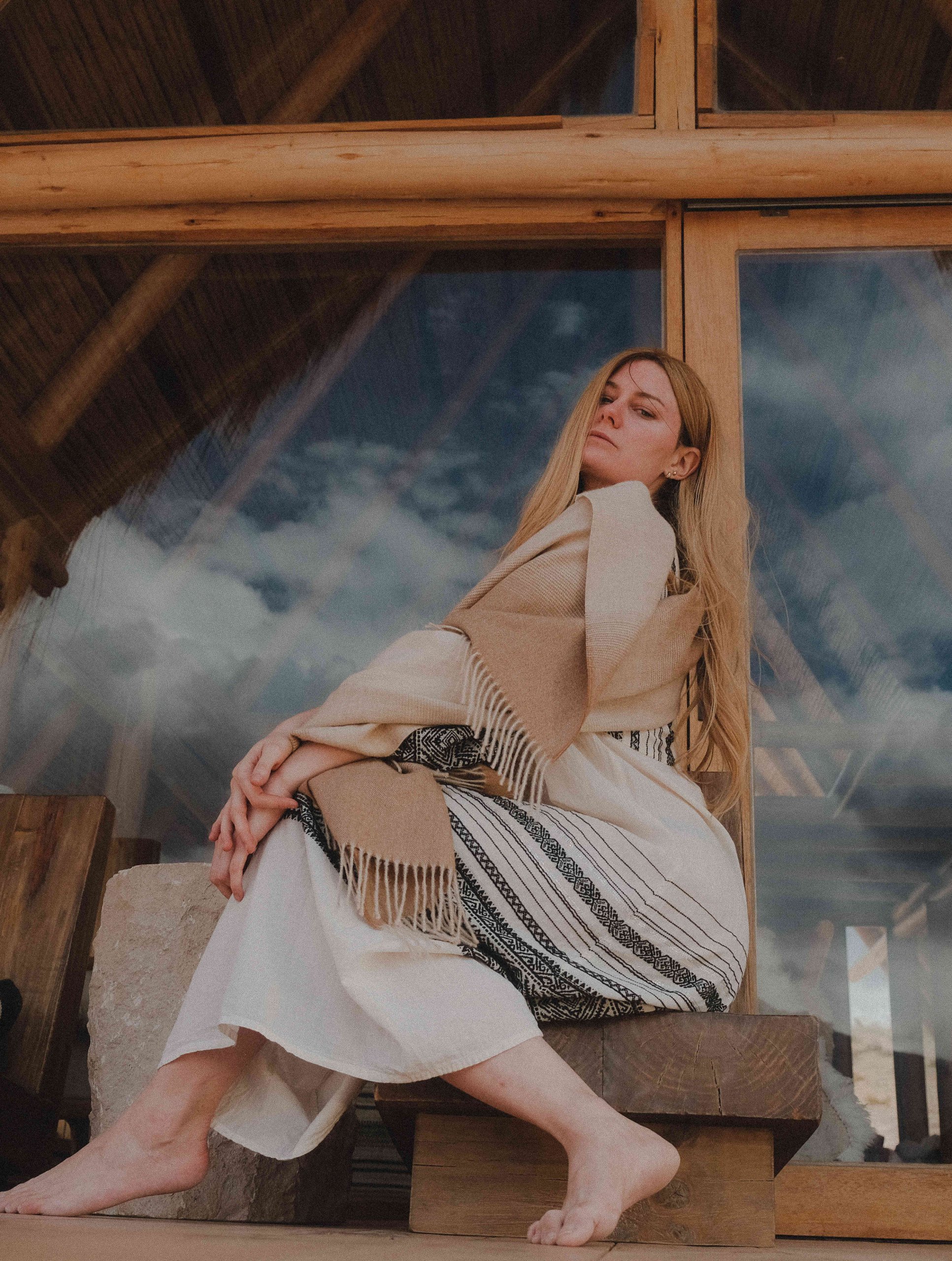 Aqu - Chal de alpaca beige natural: imagen 2