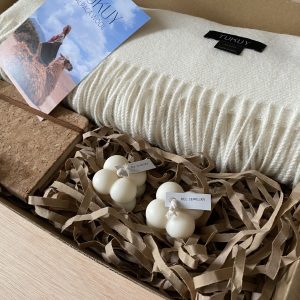 Caja de regalo Puyu - Manta alpaca blanca con vela y libro de notas: imagen 4