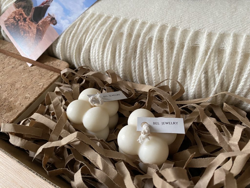 Caja de regalo Puyu - Manta alpaca blanca con vela y libro de notas
