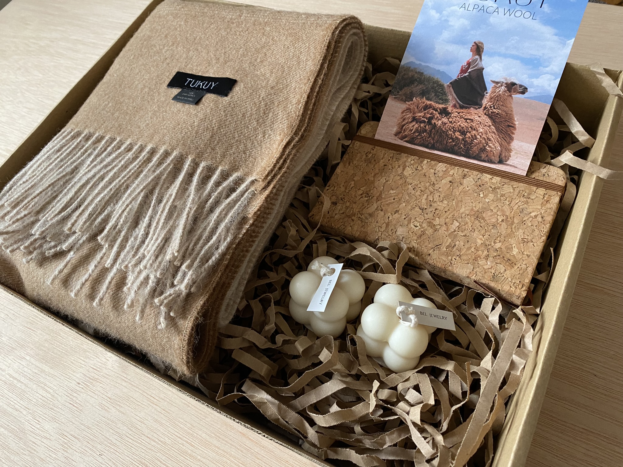 Caja regalo Aqu - Chal con Vela y Libro de Notas: imagen 2