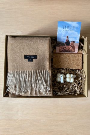 Aqu Gift Box - Shawl with Candle and Note Book