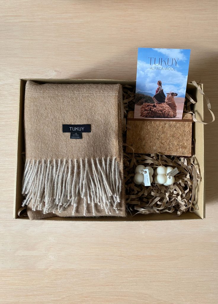 Caja regalo Aqu - Chal con Vela y Libro de Notas