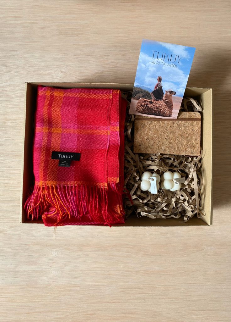 Phatay Geschenkbox - Schal mit Kerze und Notizbuch