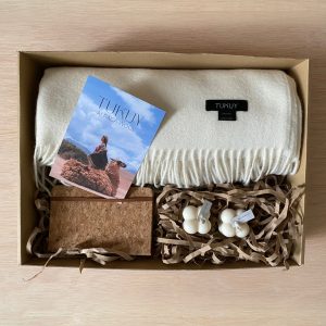 Caja de regalo Puyu - Manta alpaca blanca con vela y libro de notas: imagen 1