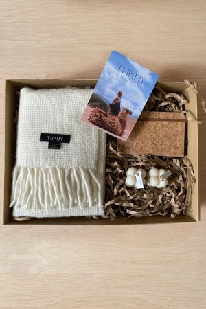 Kusi Gift Box - White Scarf with Candle and Note Book