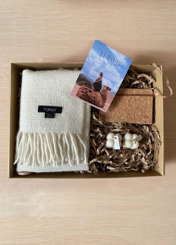 Kusi Gift Box - White Scarf with Candle and Note Book