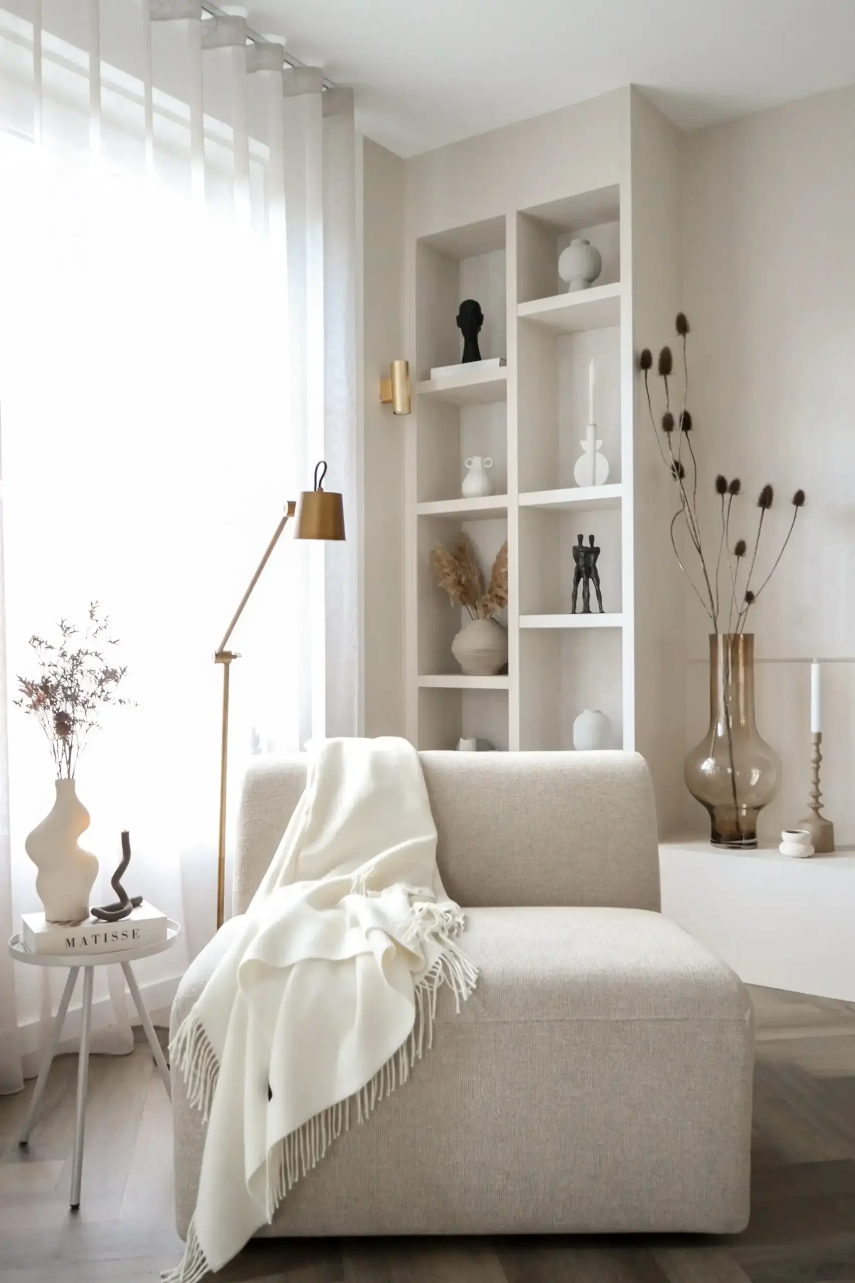 white alpaca wool blanket from Tukuy in a minimalist living room with nice decorations and minimal lifetyle