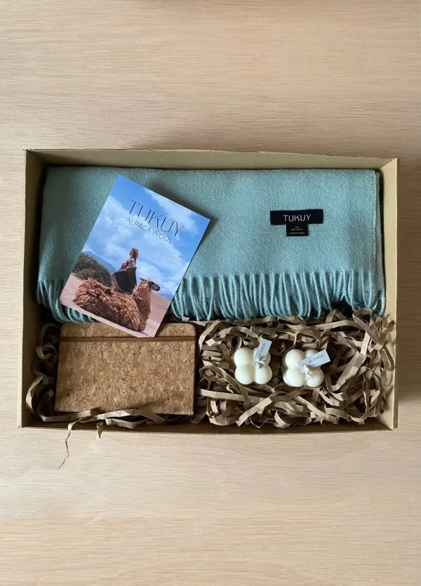 Gift box with an alpaca wool green blanket