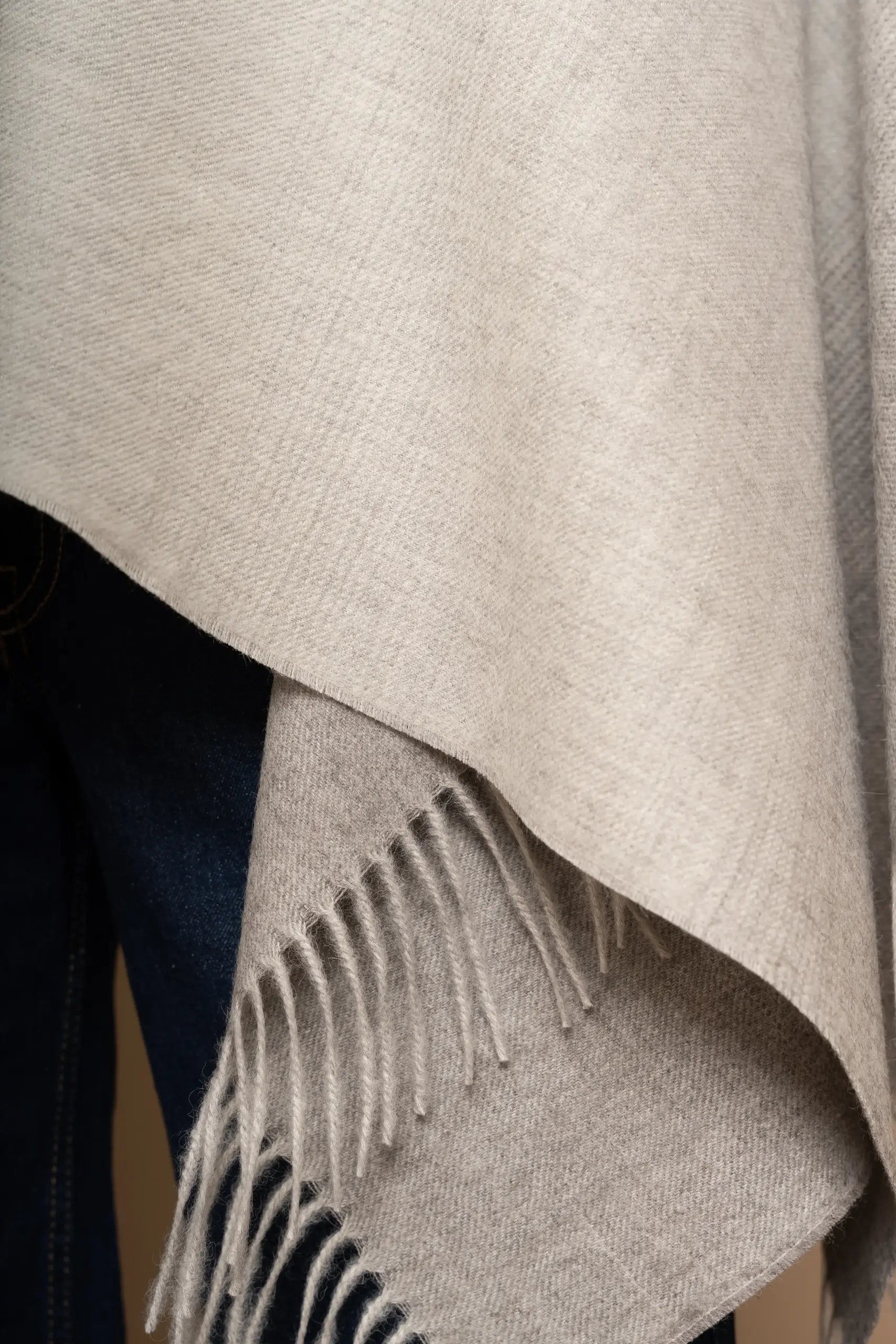 Close up of a soft gray baby alpaca wool shawl gradient, unisex luxury made in Peru by Tukuy