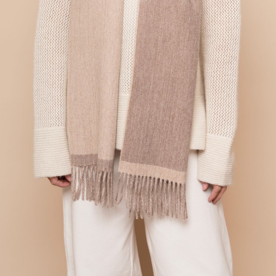 Bufanda d'alpaca reversible en beix de llana d'alpaca Tukuy
