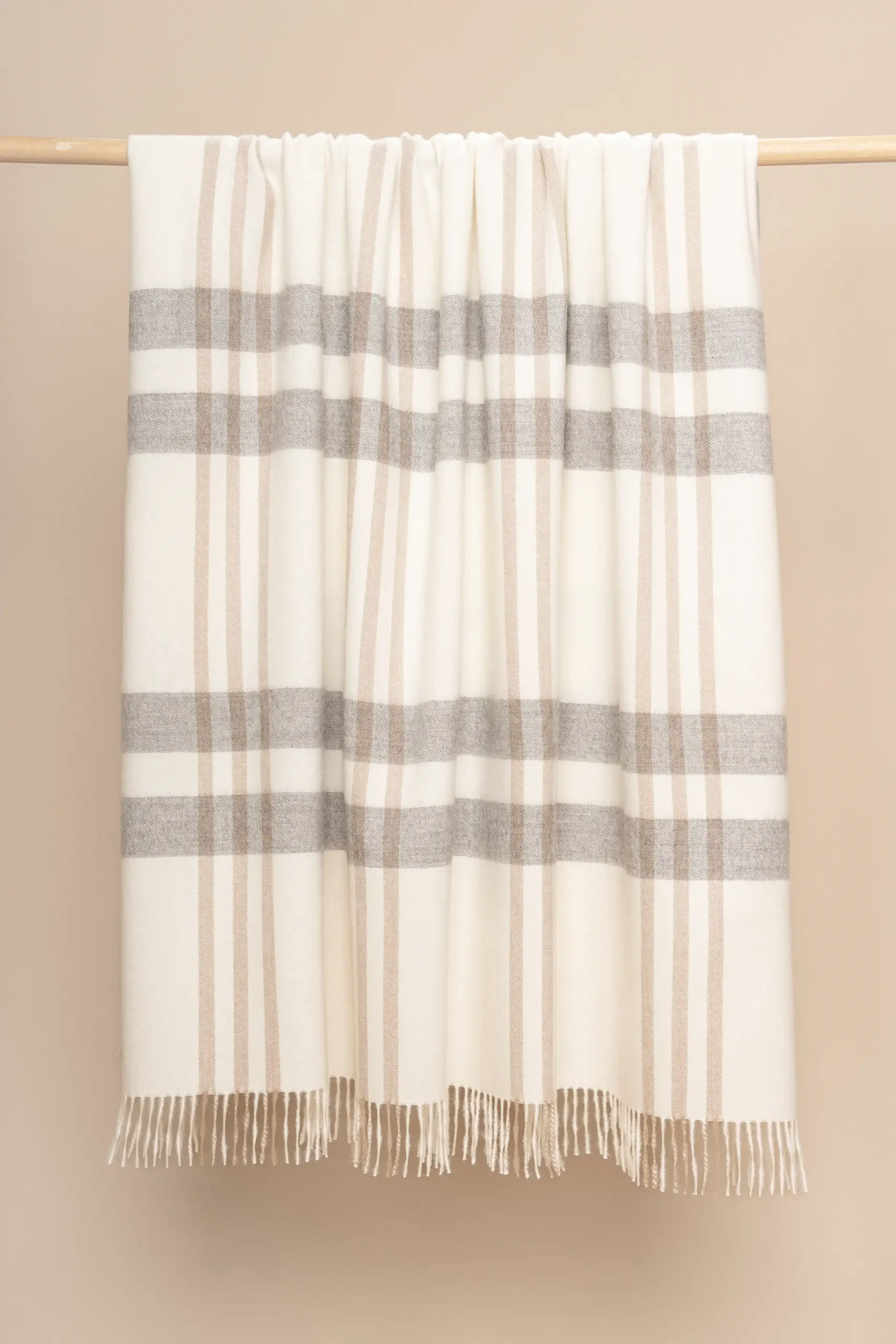 Rumi - Plaid de alpaca en cuadros arena y piedra: imagen 2