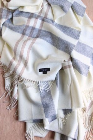 alpaca plaid in white check pattern tukuy alpaca