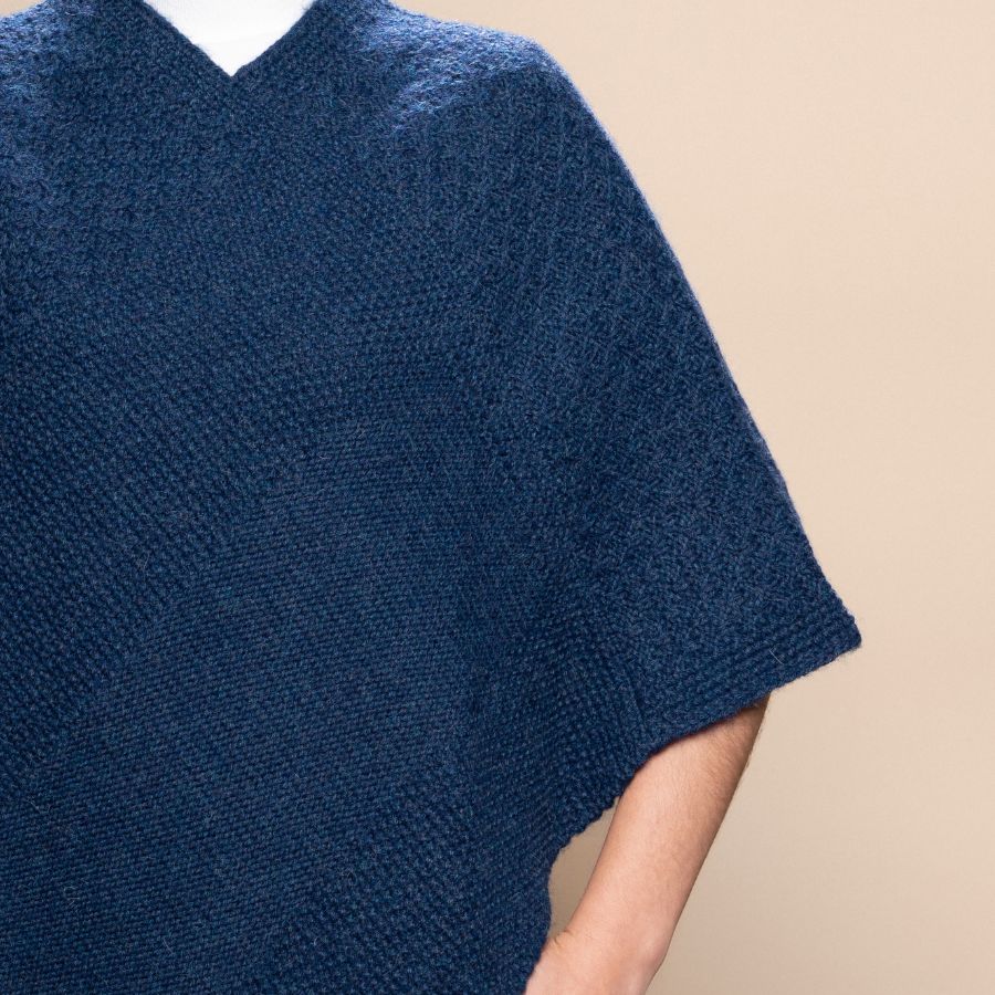 woman wearing alpaca poncho in blue color showing the details of the fabric by tukuy alpaca