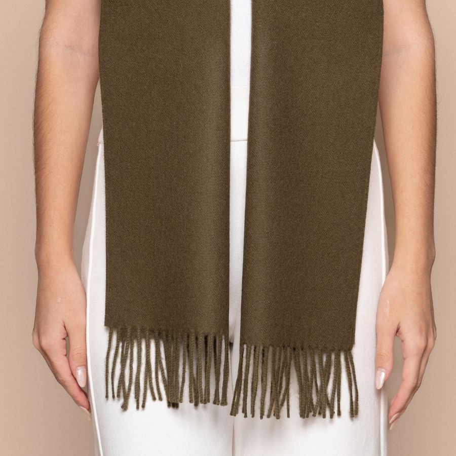 bufanda de alpaca en verde oliva color especial bufanda de lana de alpaca por tukuy lana de alpaca