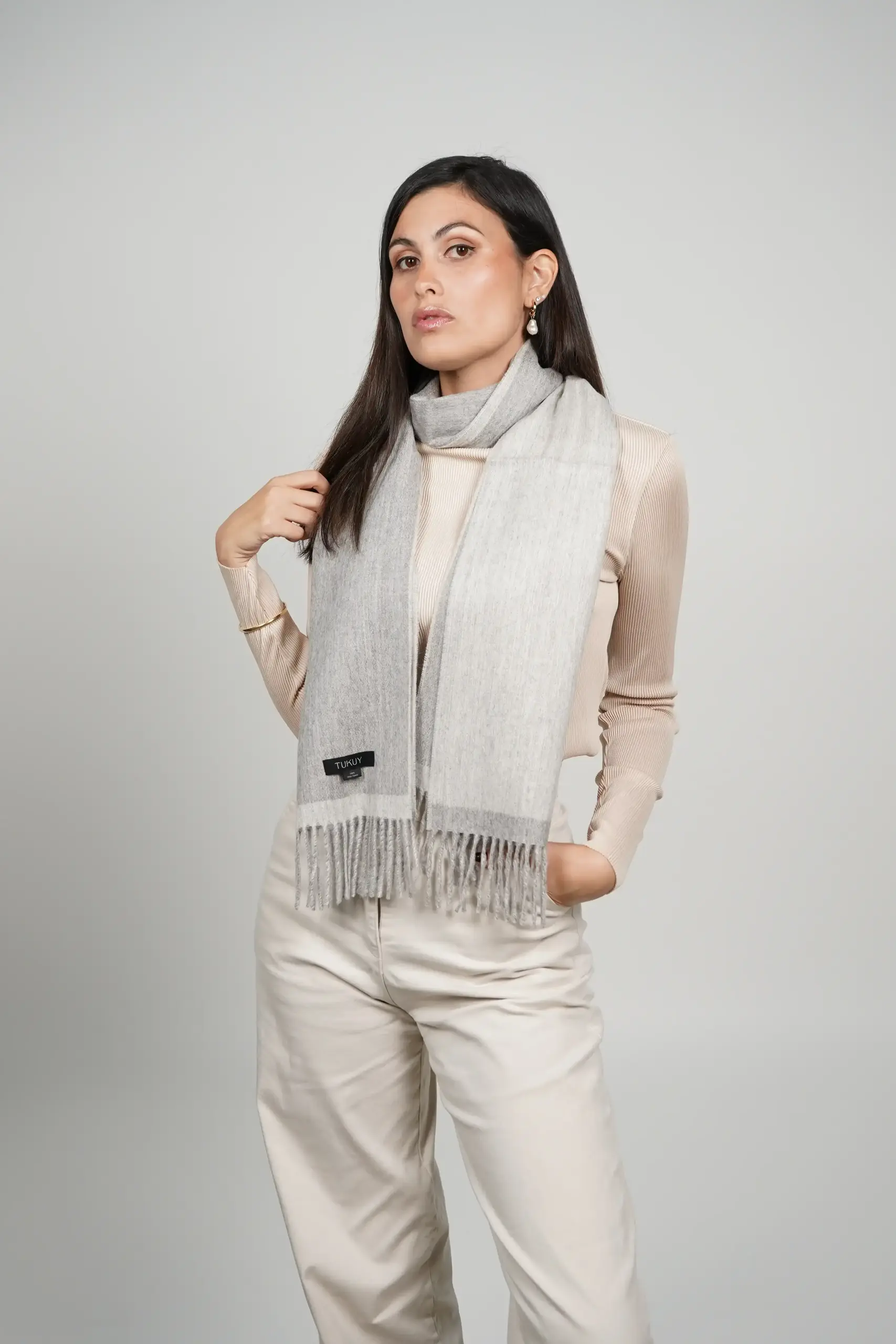 reversible scarf in gray. alpaca scarf reversible in gray tones used by a women by tukuy brand design