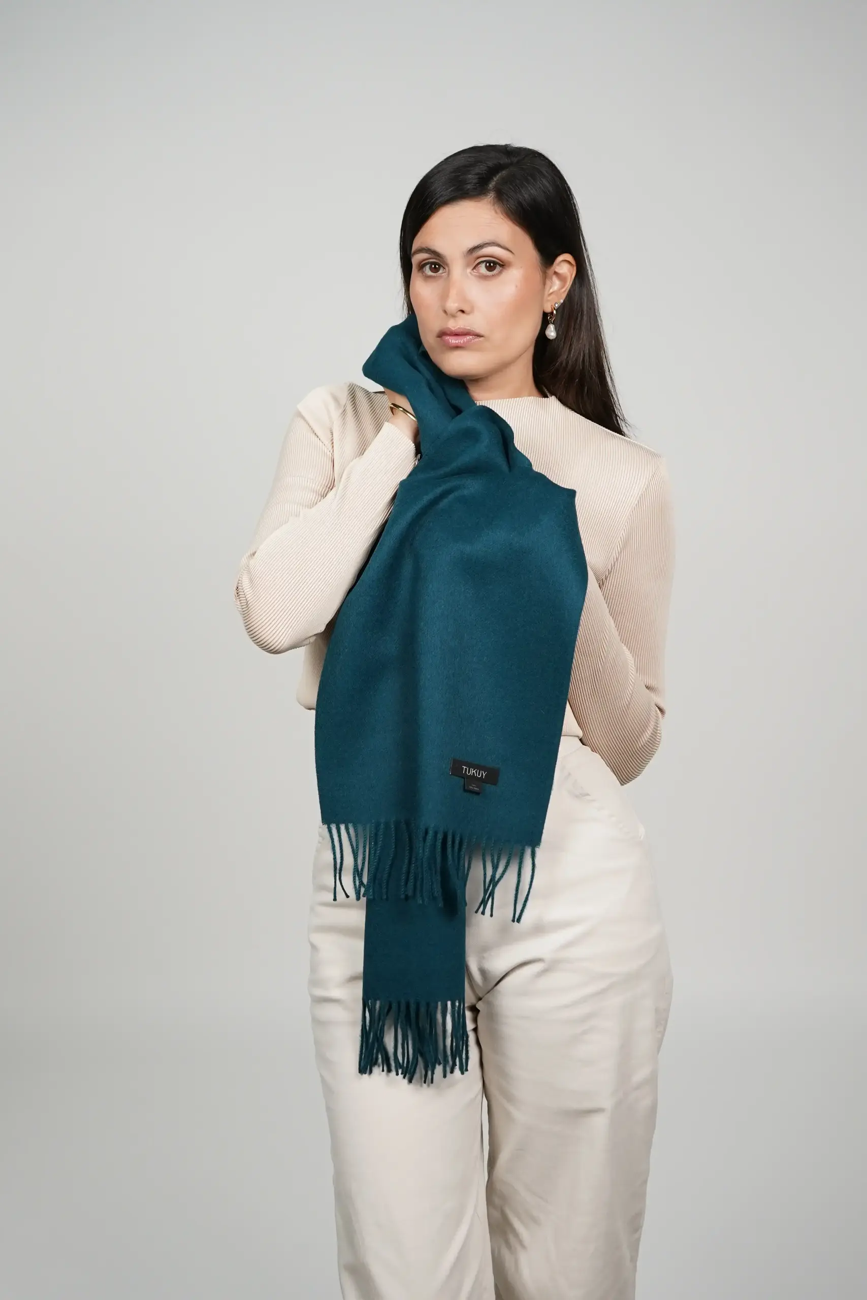 alpaca scarf in green. Women showing a luxurious green scarf designed by tukuy brand.