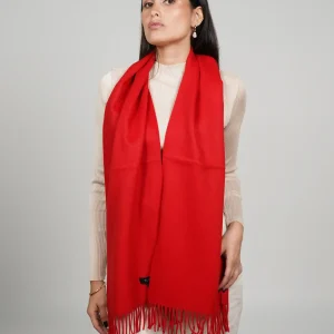 alpaca scarf in intense red. Women wearing a luxurious red scarf designed by tukuy brand. 
