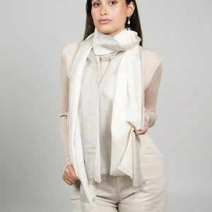 women wearing a white and gray alpaca shawl with silk. Alpaca and silk shawl made by Tukuy Brand