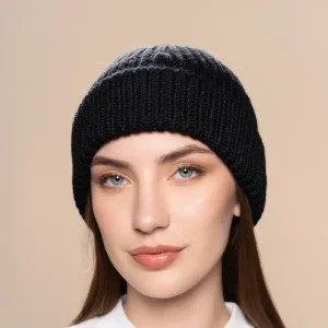 Women wearing alpaca beanie in black