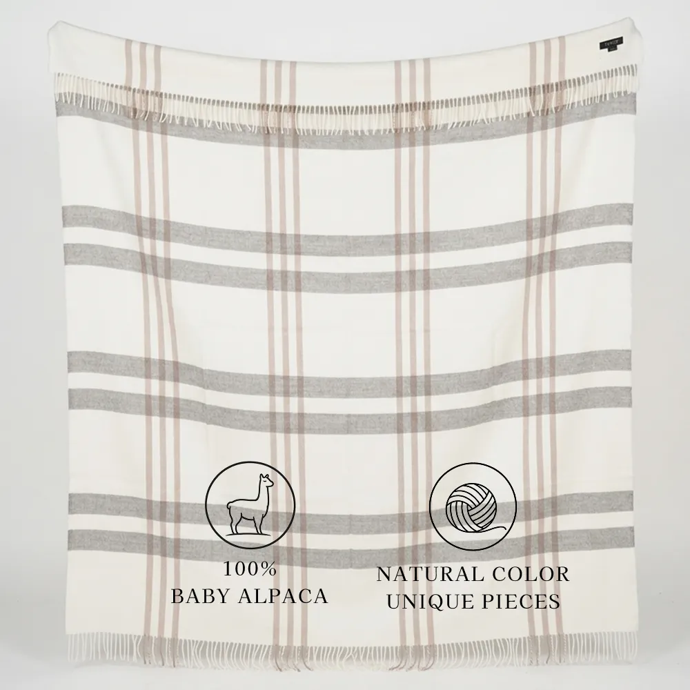 Manta de 100% baby alpaca con rayas blancas, grises y beige y flecos