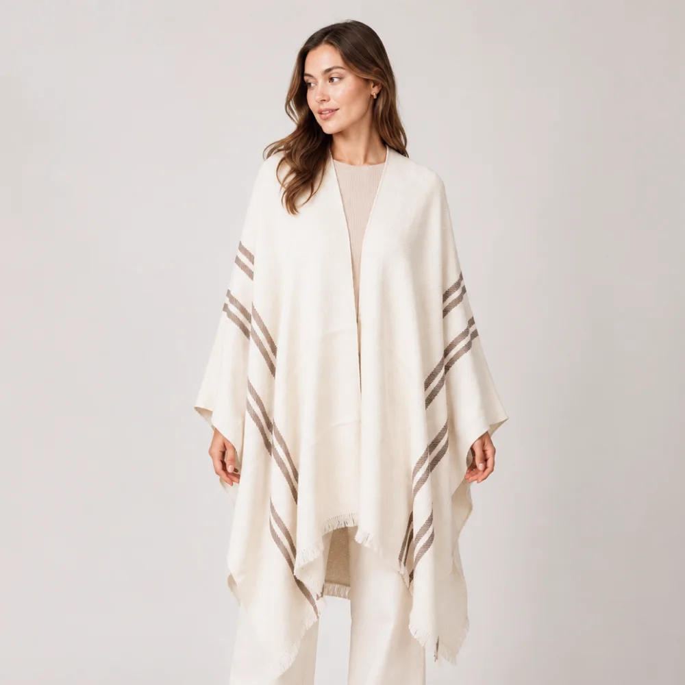 Nari – Handmade Alpaca Poncho in White