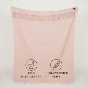 Alpaka-Decke in Pastellrosa mit Fransenkante, flach ausgebreitet – luxuriöse peruanische Alpaka-Wolldecke in zartem Pastellrosa
