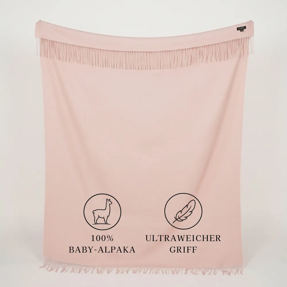 Alpaka-Decke in Pastellrosa mit Fransenkante, flach ausgebreitet – luxuriöse peruanische Alpaka-Wolldecke in zartem Pastellrosa
